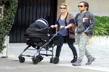 Gael García disfruta a su hija