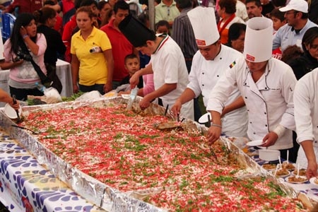 Atlixco elaboró el Chile en Nogada más grande del mundo