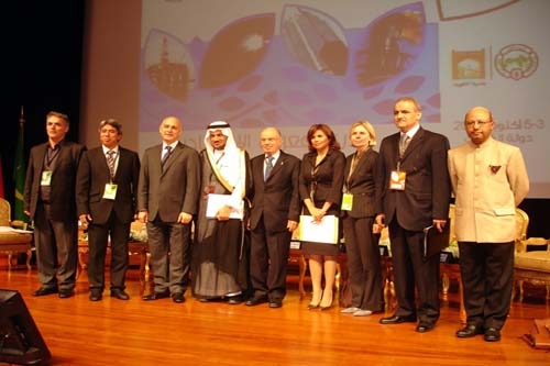 Alcalá resalta en Kuwait inversión en la juventud durante su gobierno