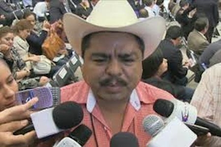 Alcalde de municipio en extrema pobreza compra camioneta de 750 mil pesos