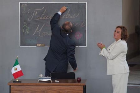 Felipe Calderón enmudece ante detención de Elba Esther Gordillo