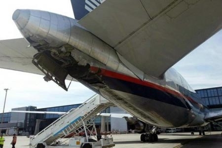 Avión de Aeroméxico se accidenta al despegar de Madrid; dos heridos