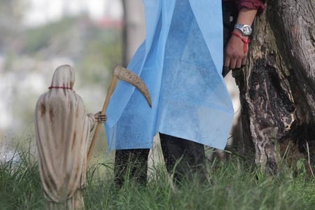Se suicida frente a la Santa Muerte