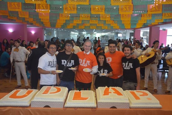 UDLAP realizó festejo para celebrar 72 años de existencia
