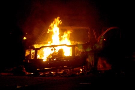 Vecinos de La Resurrección quemaron patrullas al evitar arresto de cuatro ebrios