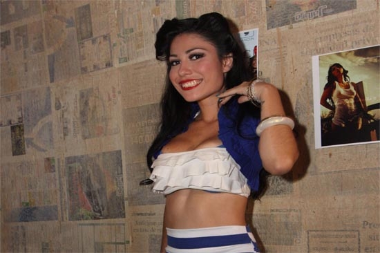 Diana Desiree, playmate poblana presenta show burlesque en Cholula