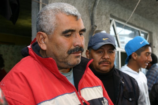 Familiares de policía muerto en Texmelucan piden apoyo económico para sus deudos