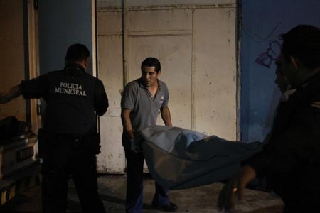 Hallan muerta con un balazo en la cabeza a esposa de agente de tránsito de Puebla