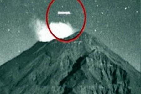 Captan supuesto OVNI sobre el Popocatépetl