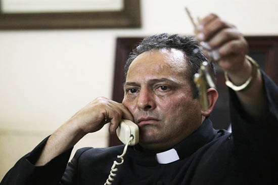 Vicario de Apatzingán denuncia atentado
