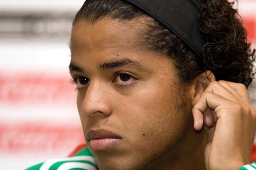 Giovani dos Santos interesa al AC Milán
