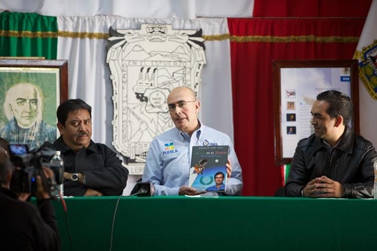 El astronauta Rodolfo Neri ofreció conferencia en Zacatlán
