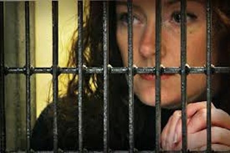 CNDH señala a 21 funcionarios por violar derechos de Florence Cassez