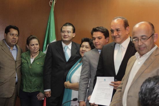 Panal registra a Islas y Enoé como candidatos al Senado