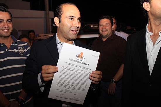 Aguilar Chedraui recibe constancia de mayoría como diputado por el distrito 15