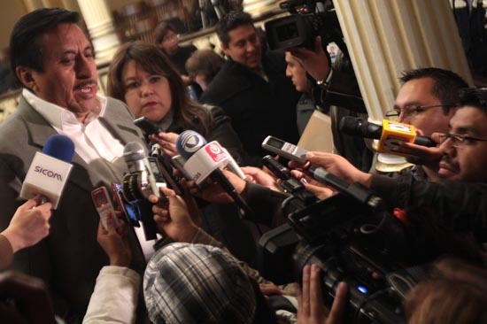 Ex líder de Gran Comisión también dio plazas a sus parientes