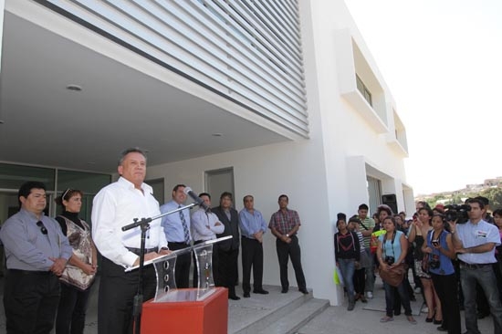 Agüera inauguró obras en la unidad regional Atlixco de la BUAP