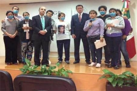 Madres levantan huelga de hambre; PGR creará unidad de desaparecidos