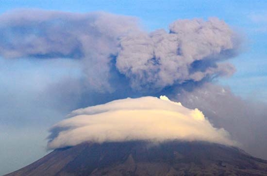 Popocatépetl: incandescencia y 110 exhalaciones en 24 horas