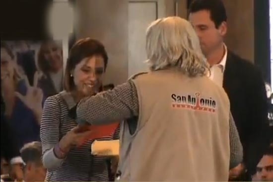 Josefina Vázquez Mota: la abandonan en Atlixco y la increpan en el CCE