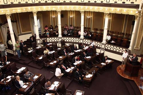 ¿Diputados falderos?