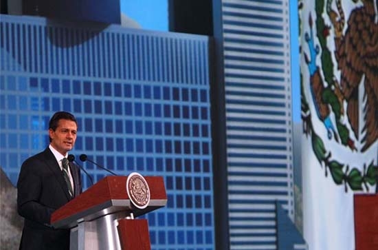 Peña Nieto anuncia inversión de mil 631 mdd en turismo