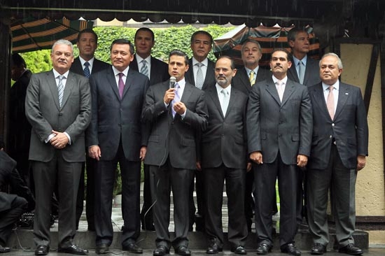 Moreno Valle y gobernadores del PAN se reúnen con Peña Nieto