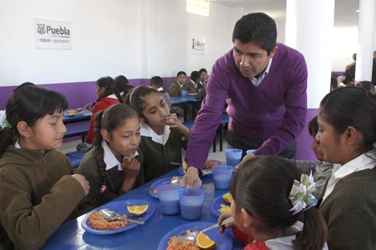 Eduardo Rivera y Liliana Ortiz inauguran 10 nuevos Desayunadores Escolares