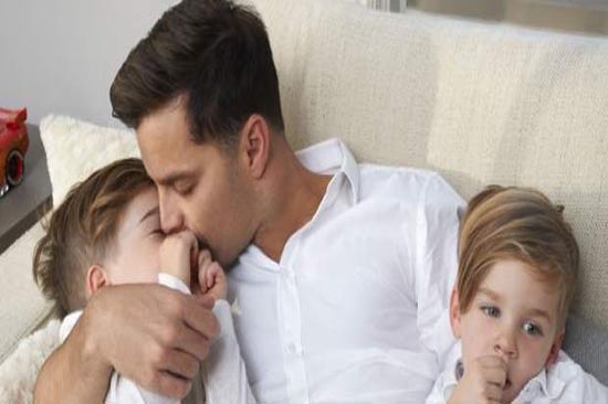 Ricky Martin presume hijos y novio