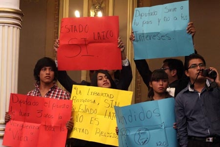 Organizaciones civiles protestan por reforma al 24 Constitucional