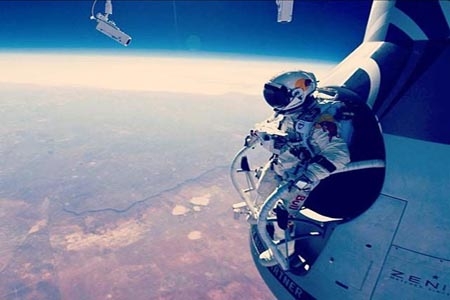 Felix Baumgartner rompió la barrera del sonido