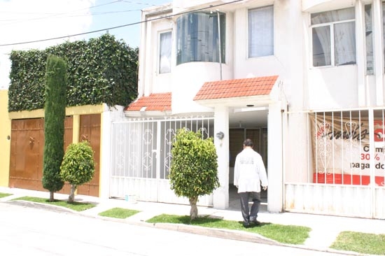 Texmelucan: hallan cadáver de mujer enterrado en patio de una casa
