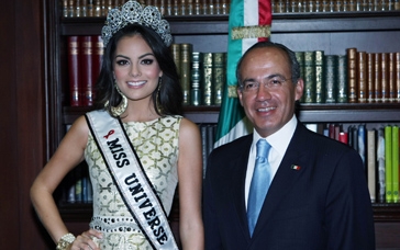 La Miss Universo, Jimena Navarrete, visitó a Felipe Calderón