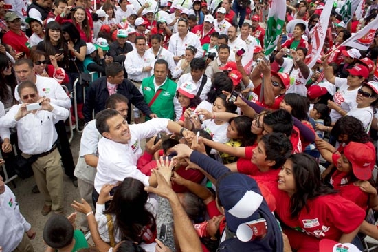 Enrique Peña Nieto anuncia 10 compromisos para mejorar la economía familiar