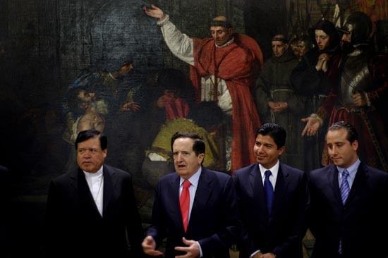 80 mil pesos costó que funcionarios fueran a España a misa