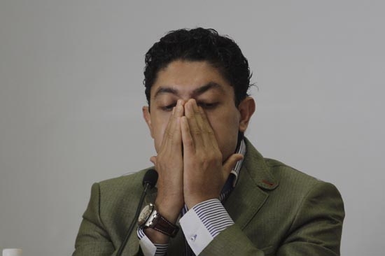 PRI analiza destituir a Salomón Escorza de coordinación de diputados