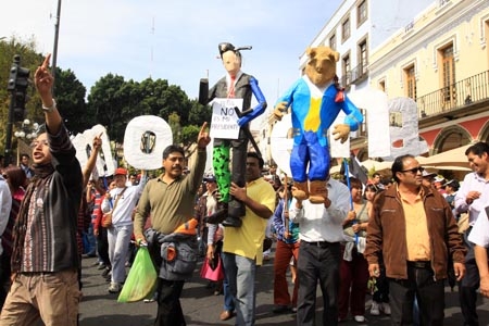 #YoSoy132 marchó por las calles de Puebla tras toma de posesión de EPN