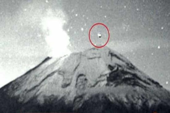 Captan objeto no identificado sobre el cráter del Popocatépetl
