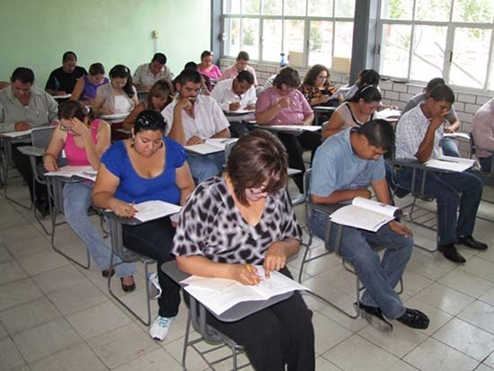 Maestros obtienen plaza con menos de 6 de calificación