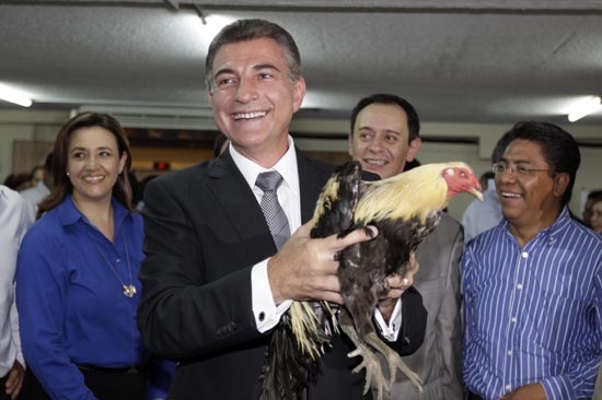 Tony Gali se registra ante el IEE como candidato a la alcaldía de Puebla