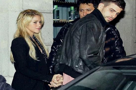 Shakira, le acreditan fotos con Piqué en redes sociales