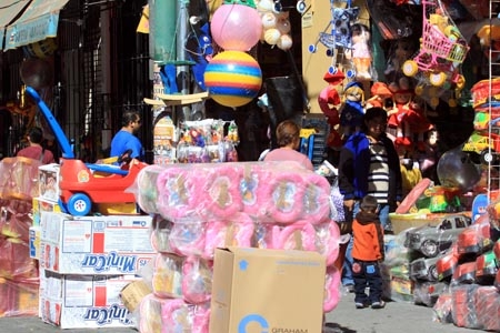 Reyes Magos recorren jugueterías de Puebla