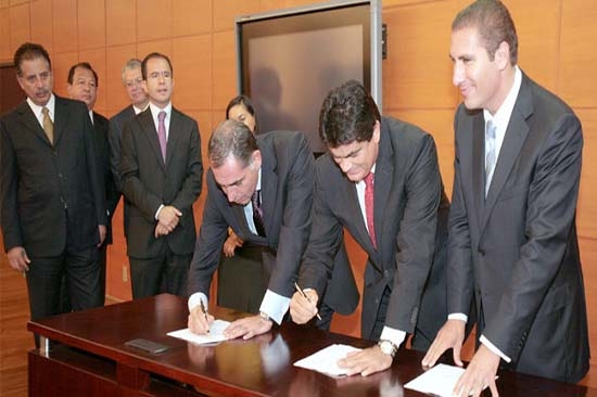 Moreno Valle se reúne con Calderón y promete que no habrá “cacería de brujas”