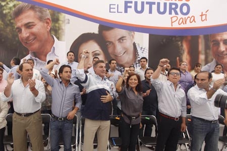 Tony Gali se registra como precandidato de Puebla Unida a la alcaldía