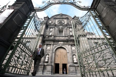 Catedral de Puebla reabre sus puertas tras fumigación