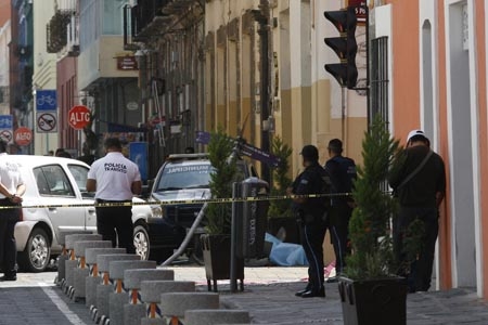 Patrulla de Vialidad Municipal atropella y mata a mujer de 65 años de edad