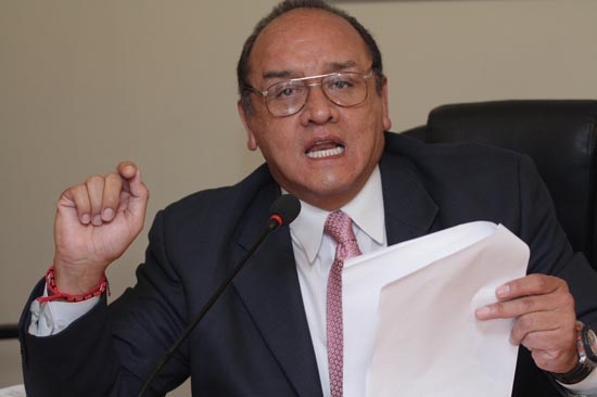 Víctor Hugo Islas insiste en reabrir cuentas de Arango