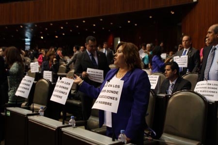 Diputados panistas protestan por uso electorero de Cruzada contra el Hambre