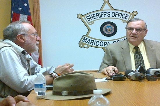 Sicilia exige a Arpaio trato humano a indocumentados mexicanos