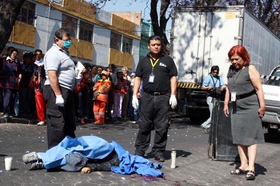 Menor en bicicleta pereció atropellado por camión de carga en la 18 Poniente